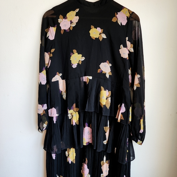 Close out sale - Long dress with ruffles - Picture 4 of 8